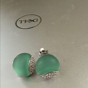 Tahari clip on green aqua glass clip on earrings with crystals never worn